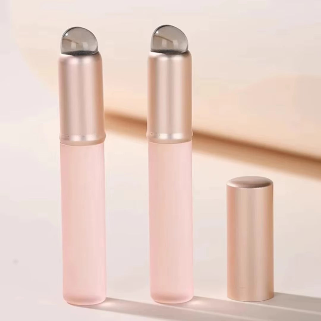 1/2Pcs Silicone Lip Brush round Head Smudge Brushes Dust-Proof Covered Lip Brush Multifunctional Cosmetics Lipstick Makeup Tools