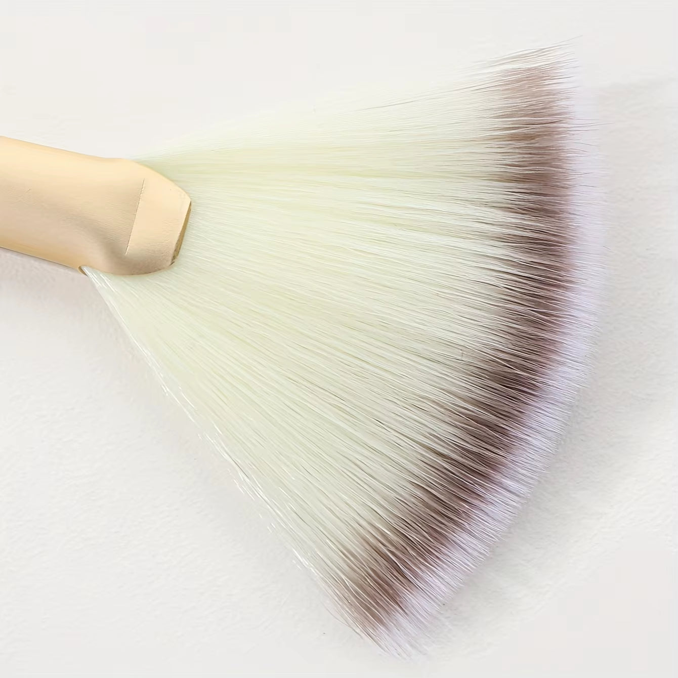 1Pc Fan Shaped Highlight Brush Contour Brush Blending Highlighter Makeup Brush Face Loose Powder Brush Cosmetic Beauty Tools