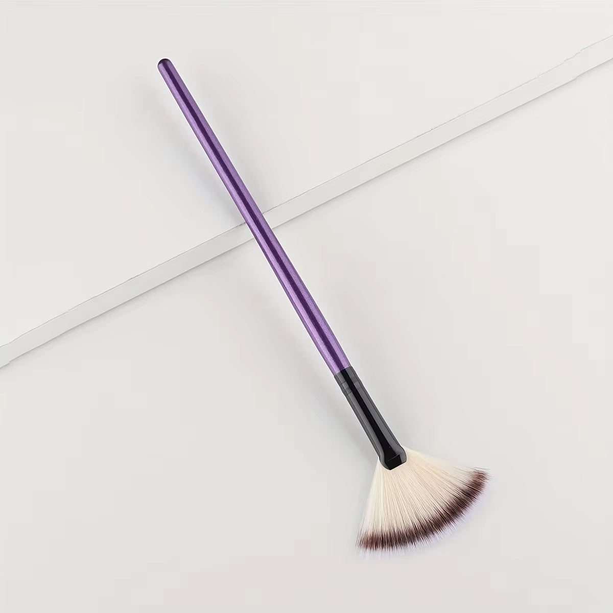 1Pc Fan Shaped Highlight Brush Contour Brush Blending Highlighter Makeup Brush Face Loose Powder Brush Cosmetic Beauty Tools